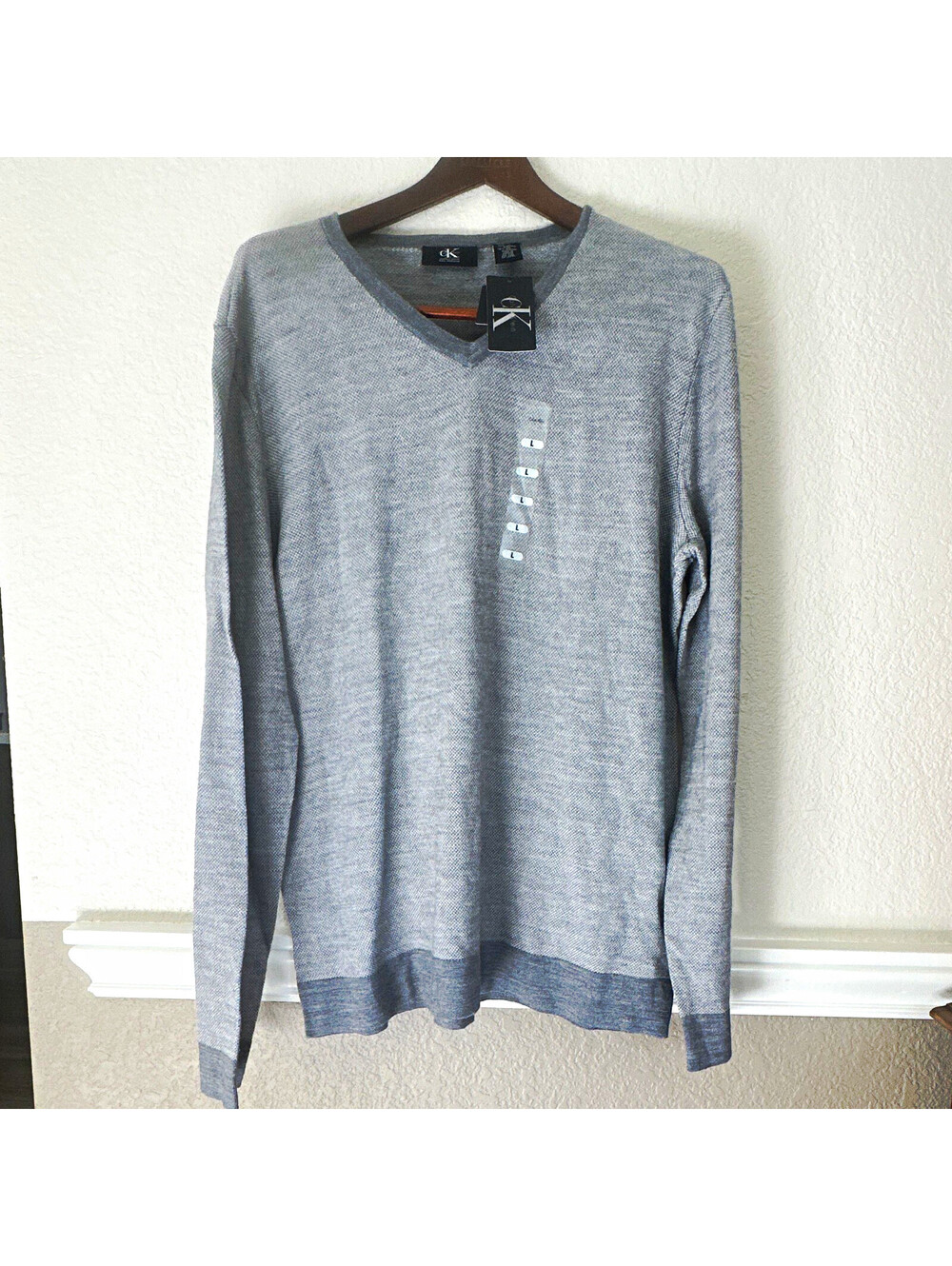 Calvin Klein Men's L Heather Gray Merino Wool/Acrylic Knit V-Neck Pullover NWT